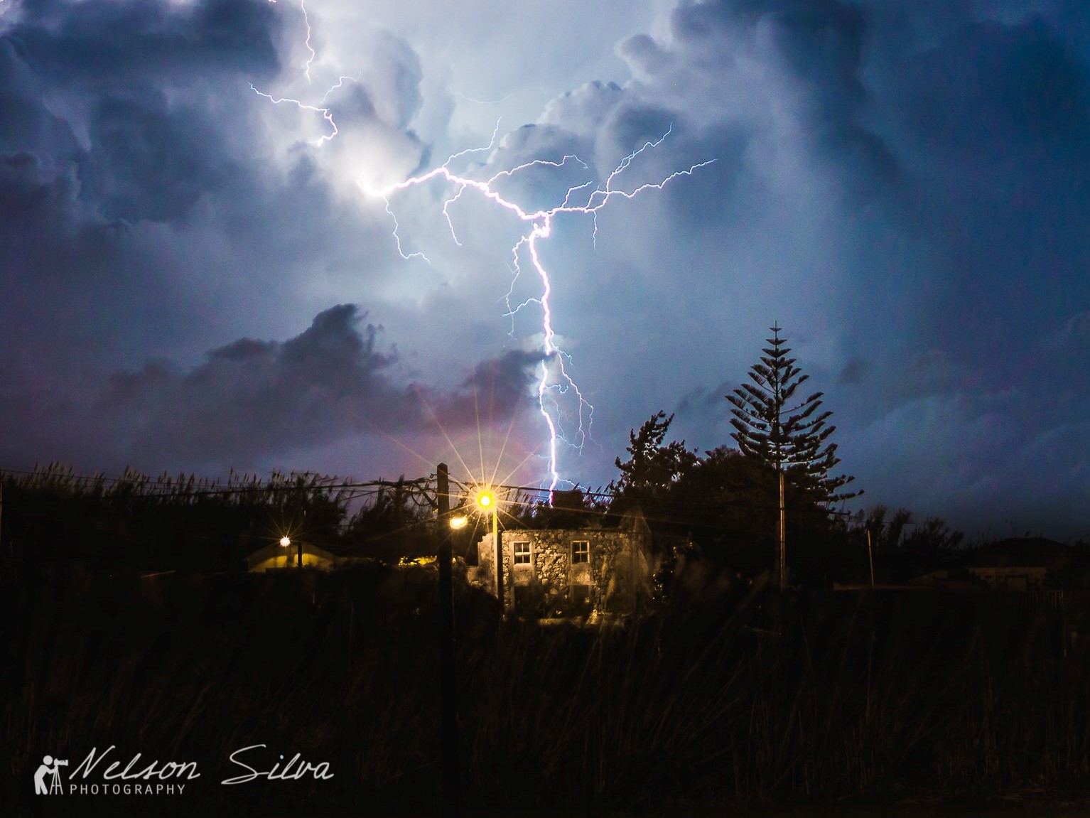 Chuva e trovoada amanhã