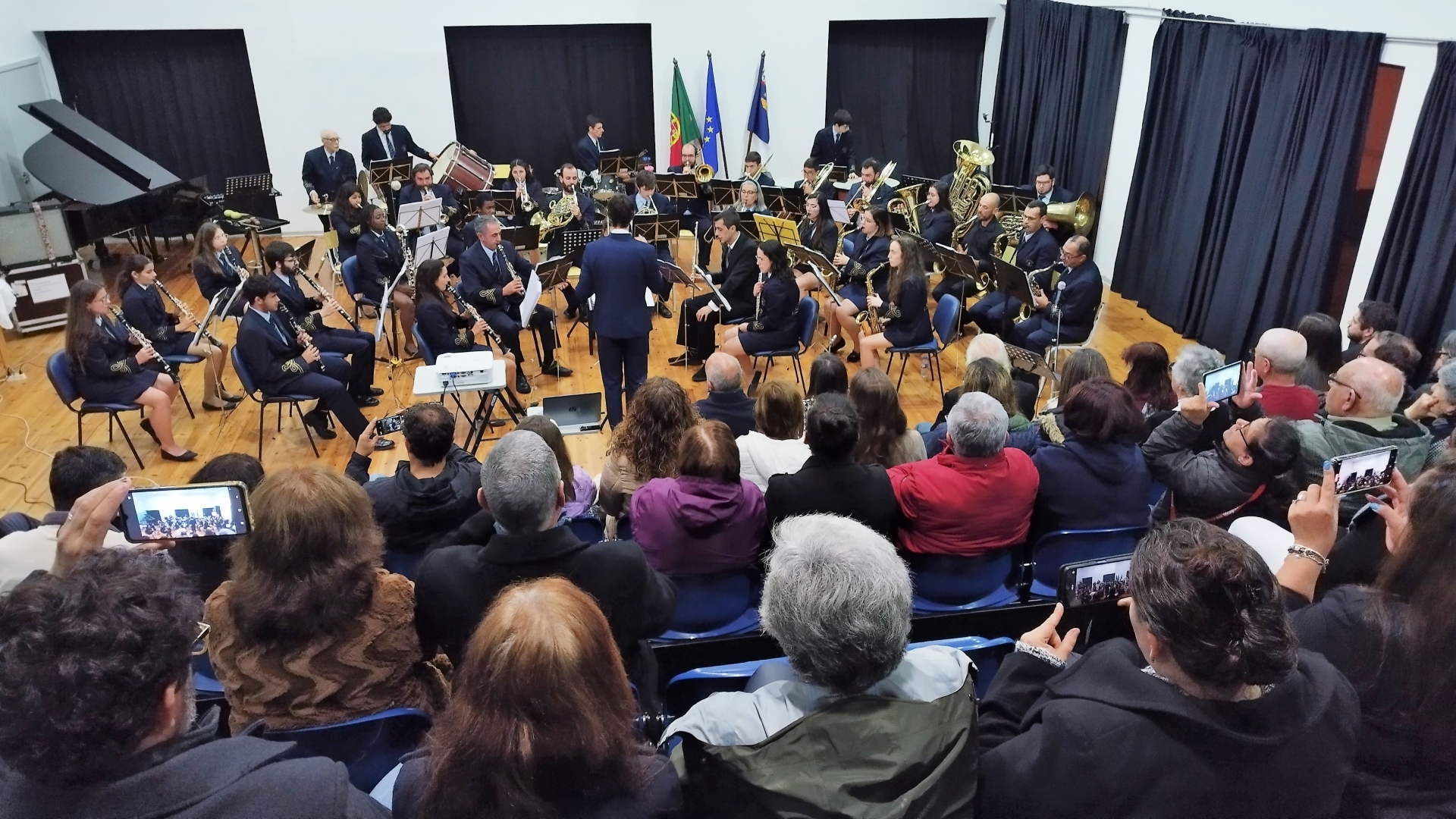 Artista Faialense brilha no aniversário