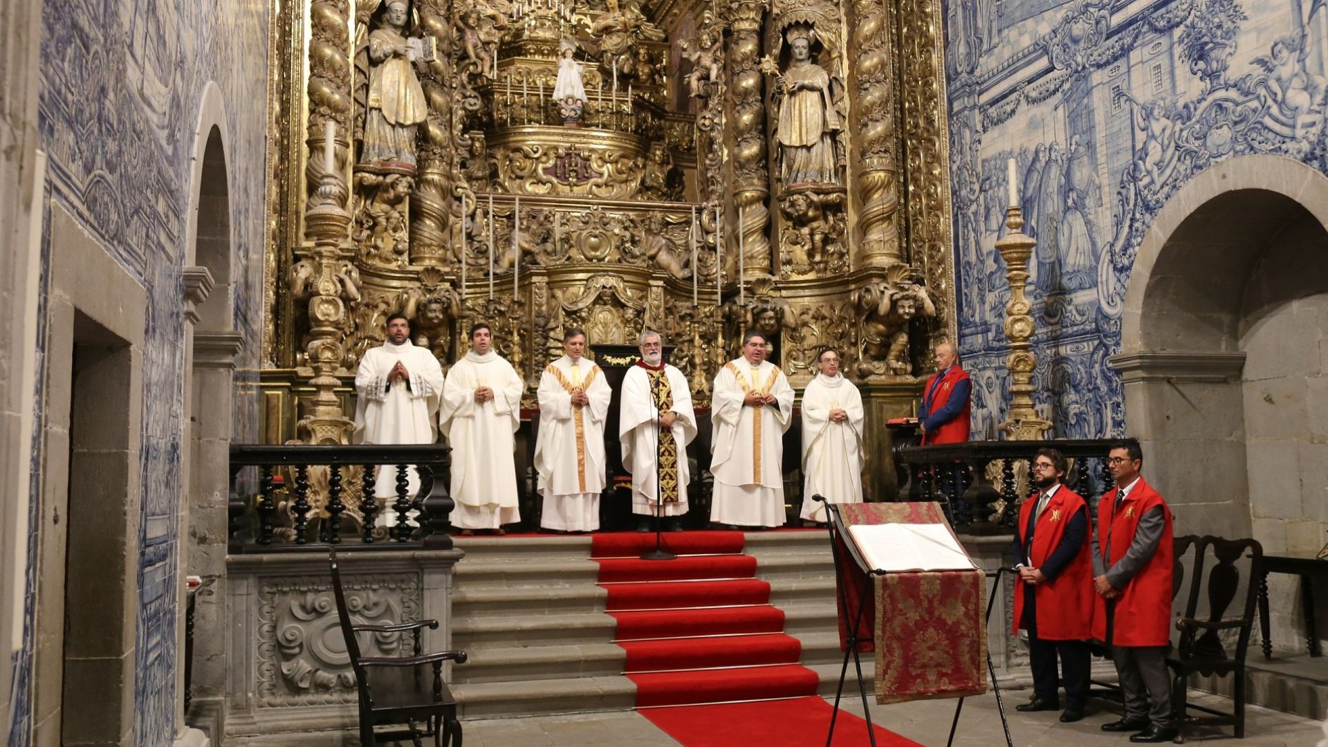 Património. Assinalada mudança da Matriz Velha para a Igreja do Colégio